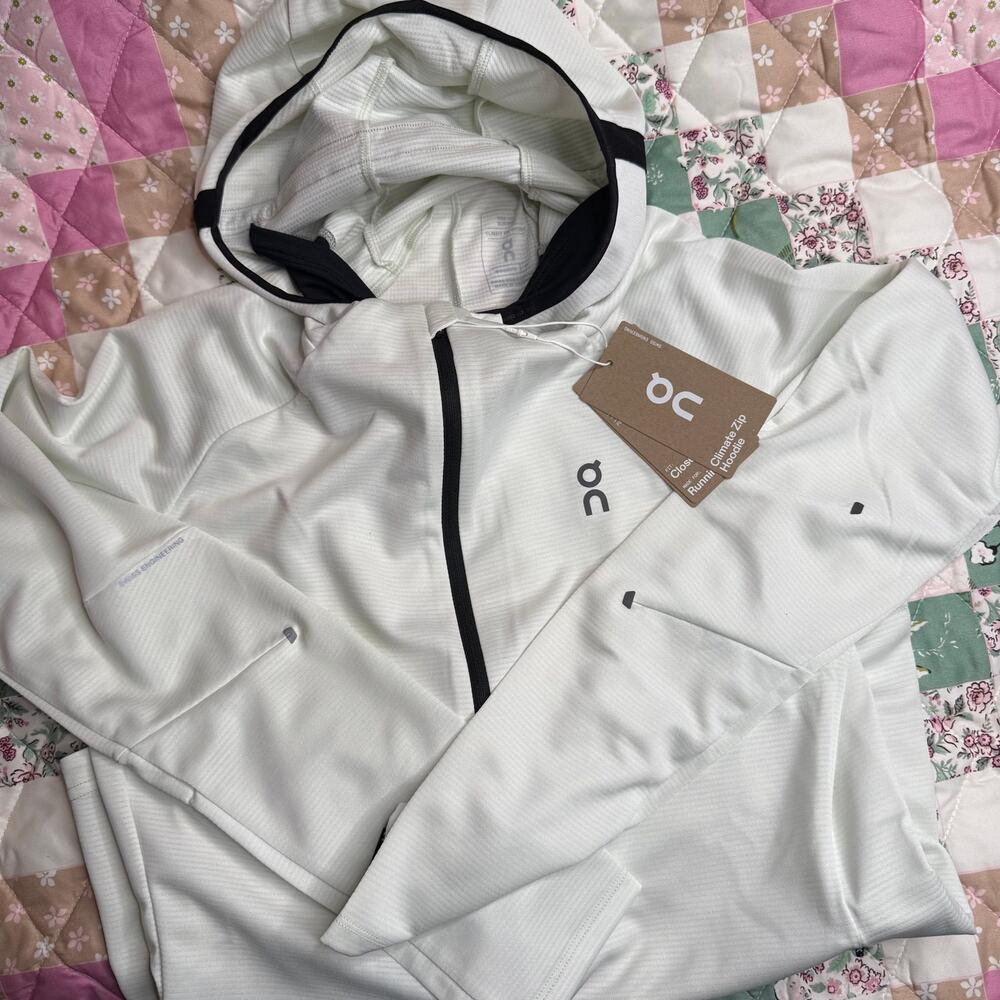 NWT On Women’s Climate Zip Hoodie Size Medium Iceberg